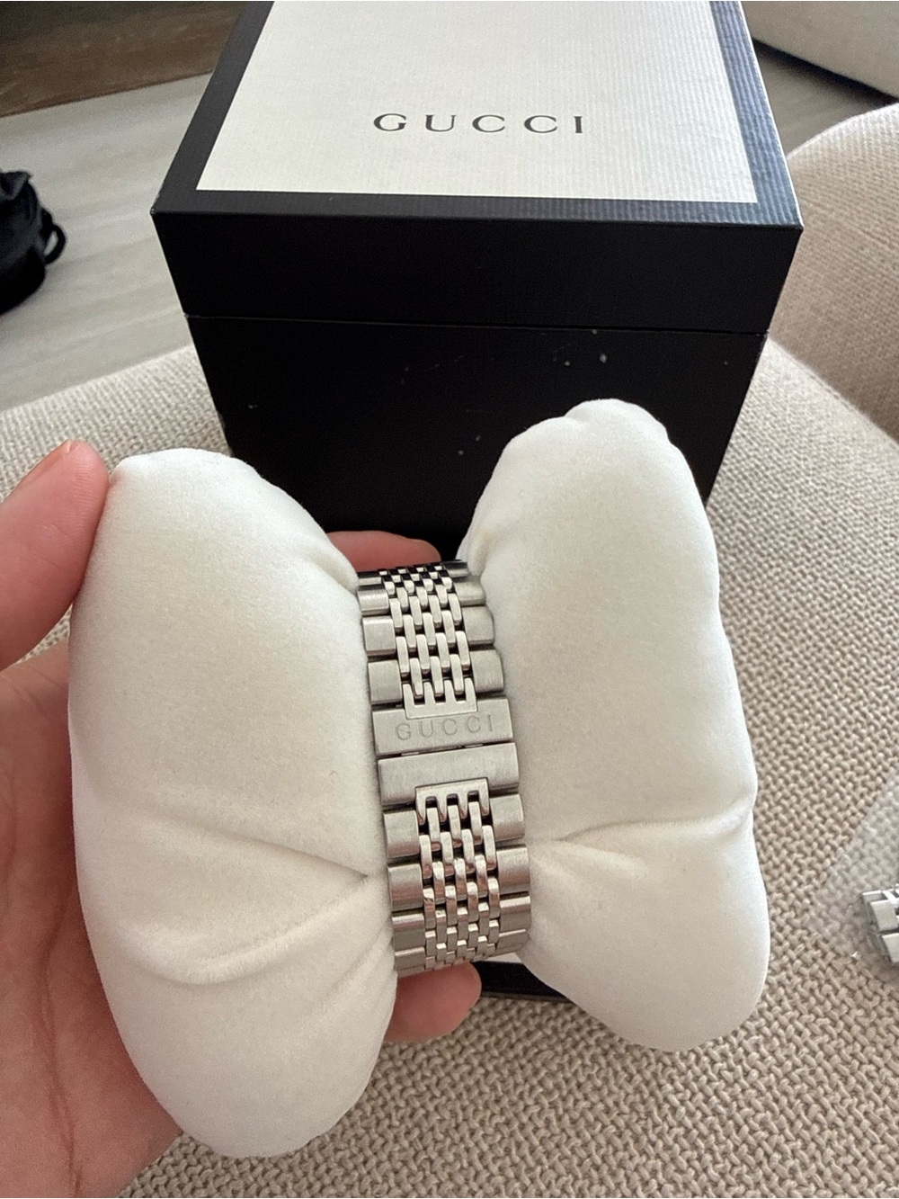 Gucci Silver-Tone Men's Watch with Black Dial - Picture 3 of 5